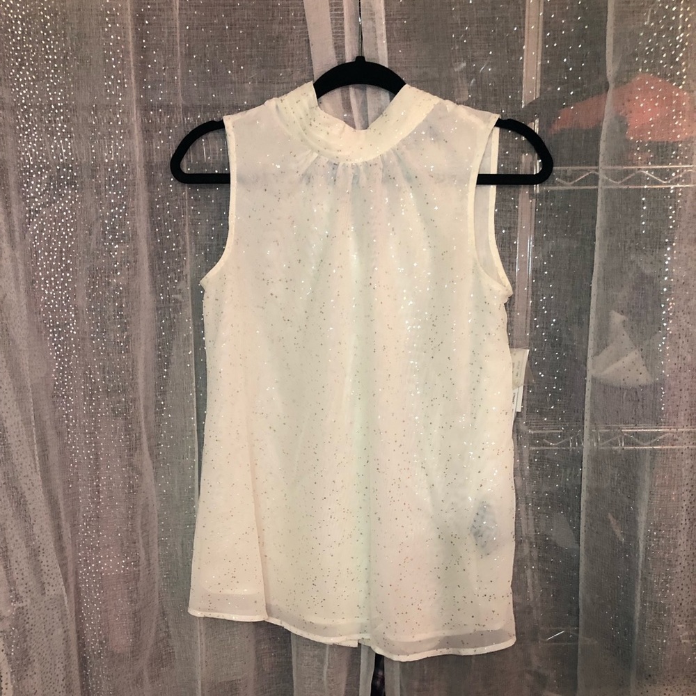 Medium high neck blouse. Super cute but didn’t fit me right. Never worn